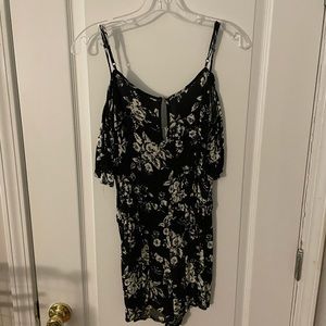 Womens Floral Print Dress. Cut Out Shoulders. Size L